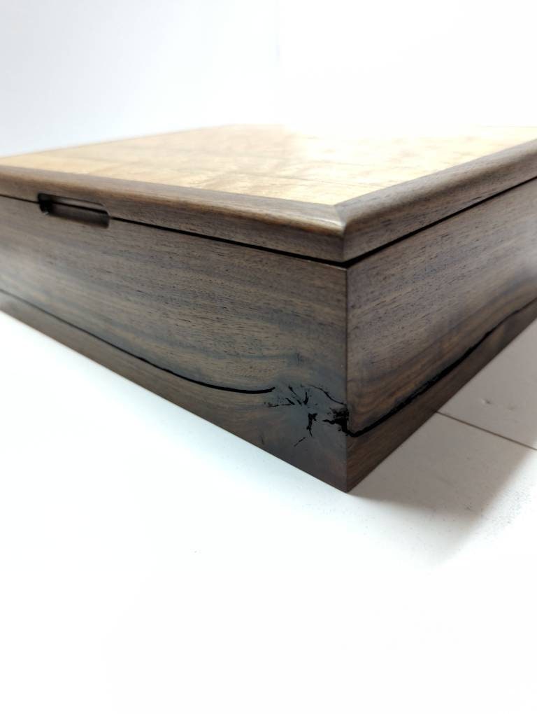 Walnut and Birdseye Maple Keepsake Box